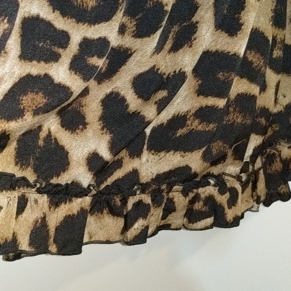 Flowy deep V cheetah dress - Picture 4 of 5